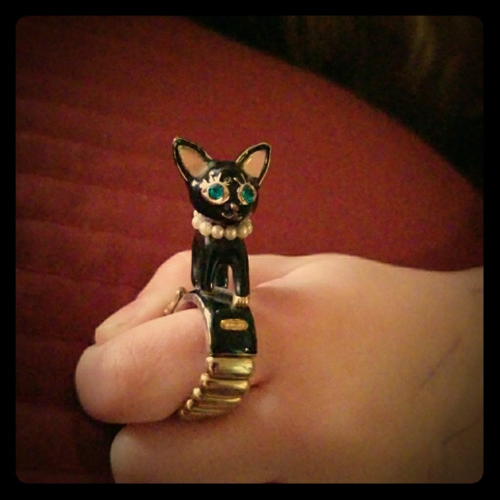 Unique statement ring